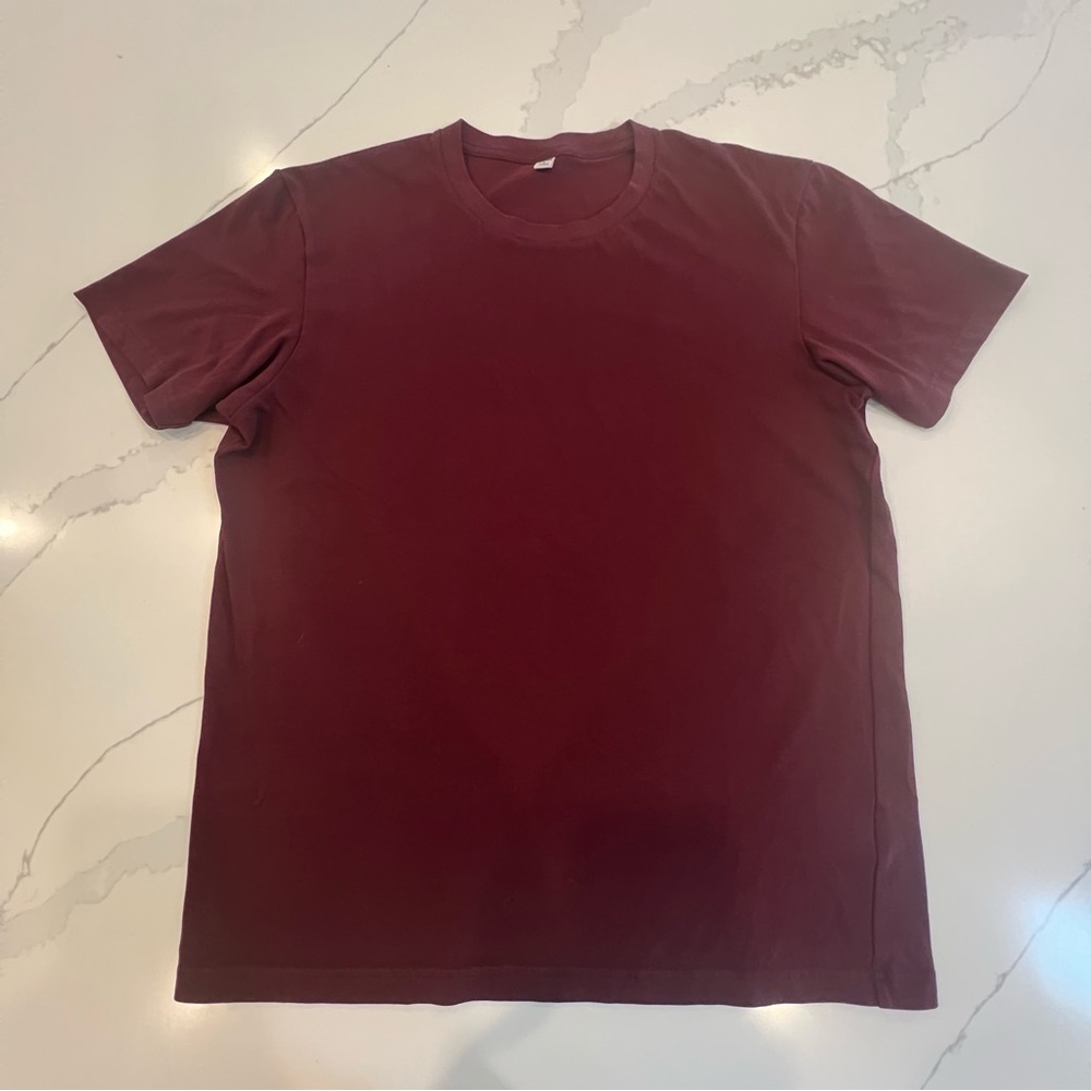 Uniqlo Men's Maroon T-Shirt